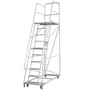 10-step integrated warehouse ladder on the OP10 order picker for high-level racking access.