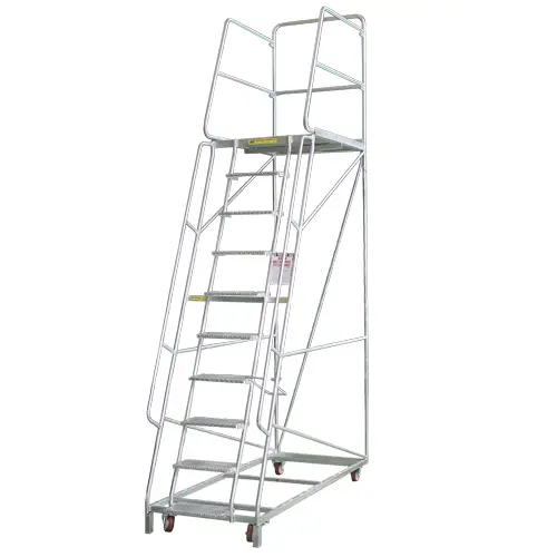 10-step integrated warehouse ladder on the OP10 order picker for high-level racking access.